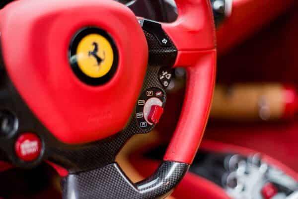 Ferrari vezetés